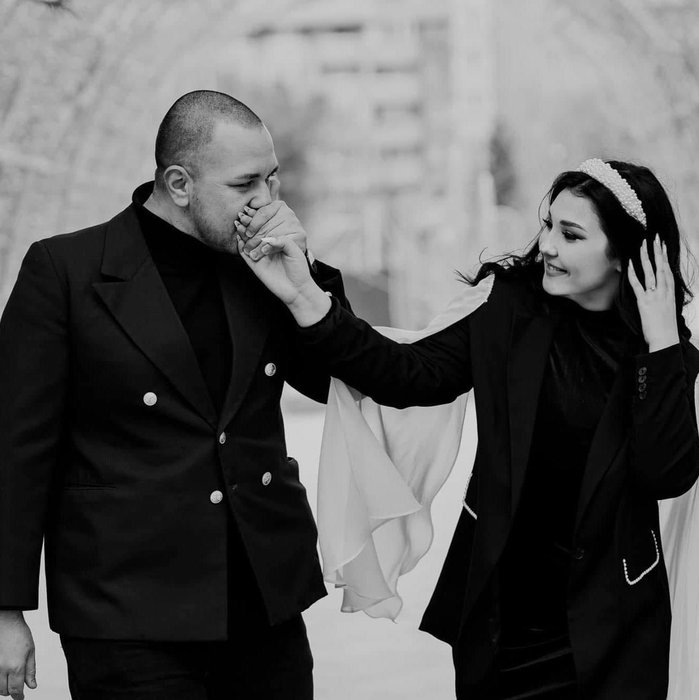 Denisa Soare a trecut prin mari emoții timp de un an și două luni, când și-a văzut, în sfârșit, soțul acasă foto: Facebook