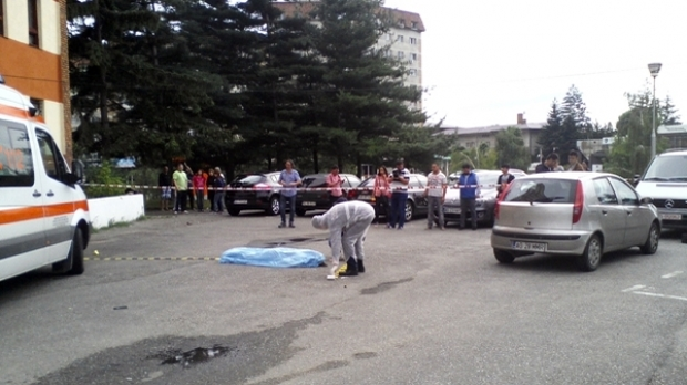 O studentă din Iaşi s-a aruncat de la etaj. Tocmai se despărţise de iubit