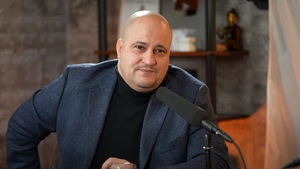 Șerban Huidu critică din nou „Insula Iubirii”! Atac dur la adresa concurenților și a trendului fațetelor dentare