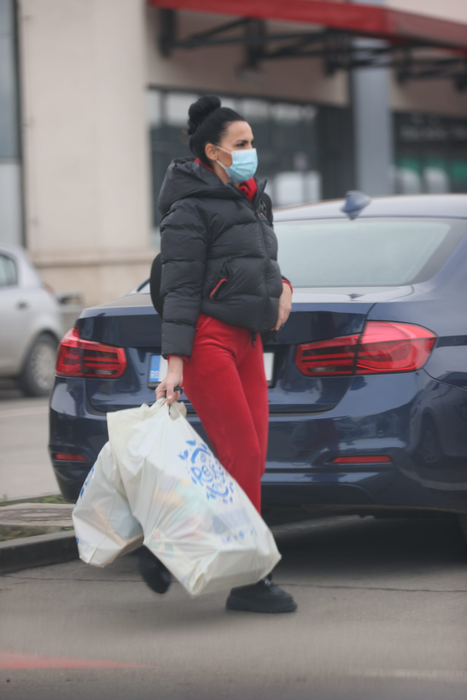 Lavinia Pîrva și-a îndeplinit sarcinile, iar apoi s-a răsfățat la shopping!  Soția lui Ștefan Bănică se descurcă în orice situație!