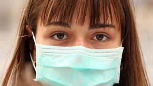 Ministrul Sănătății a făcut anunțul: când se va putea renunța la masca de protecție