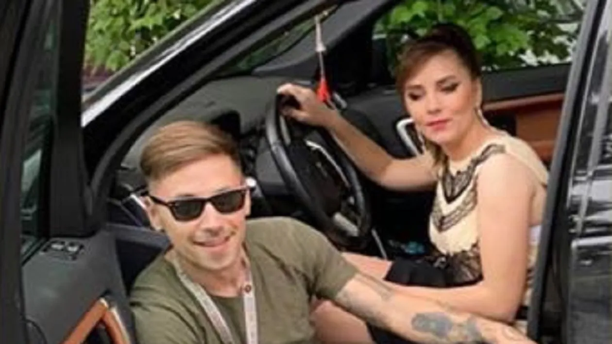 Legătura neştiută dintre Vulpiţa şi fostul iubit al Andreei Antonescu. Au fost fotografiaţi în maşină, zâmbind