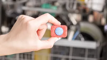 Sunt tabletele cea mai eficientă soluție pentru mașina de spălat vase? Explicația specialiștilor