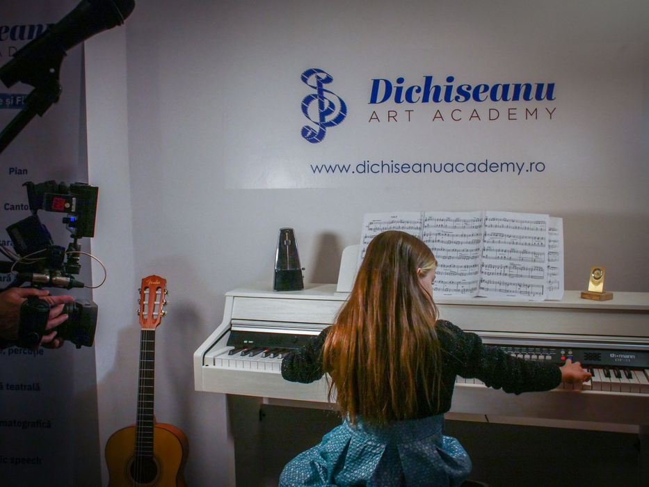 Școala ”Dichiseanu Art Academy” susține tinere talente!