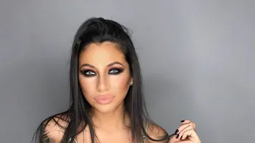 Cum a apărut Roxana Vancea în emisiunea lui Teo. Rochia mini a lăsat să se vadă tot