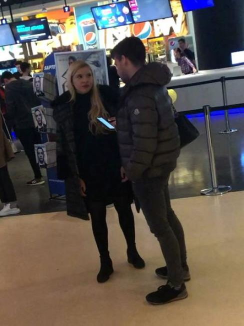 Karina are un iubit de aproximativ trei ani