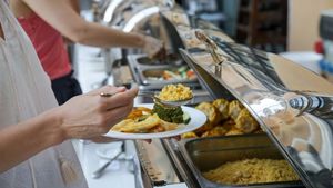 Ce a primit să mănânce Marian din Brașov la "ultra all-inclusive" în Bulgaria, într-o hotel de 5 stele din Sunny Beach: "Concediu făcut praf!"