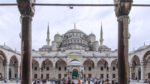 Atac terorist în Istanbul. Cel puțin o persoană a decedat în timpul unei slujbe dintr-o biserică italiană