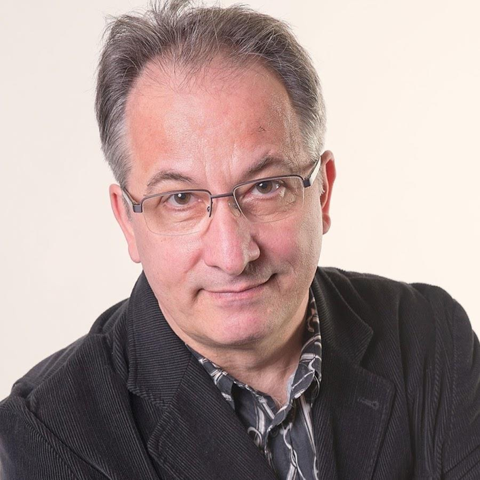 Ce s-a întâmplat cu actorul de la Divertis care îl imita perfect pe Ion Iliescu. Ce face acum Cristian Grețcu pentru bani, după ce s-a retras din televiziune
