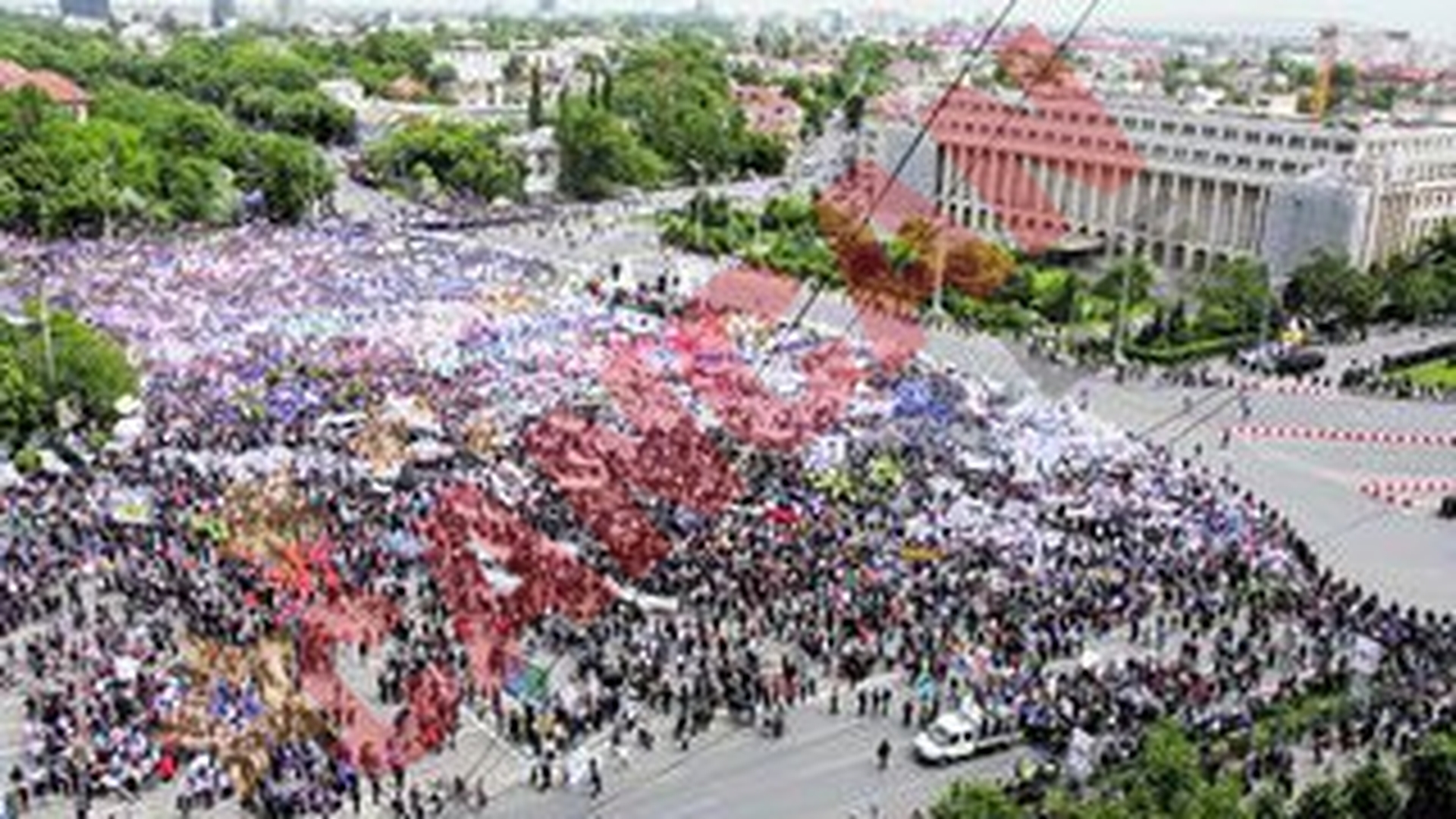 Reincep protestele!
