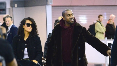 Kanye West a adunat tot clanul Kardashian la lansarea noii sale colectii Yeezy