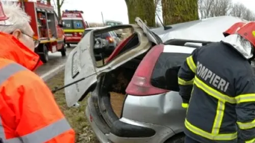 Accident șocant în Tulcea. Un tânăr de 25 de ani și-a pierdut viața, după ce s-a oprit cu mașina într-un copac