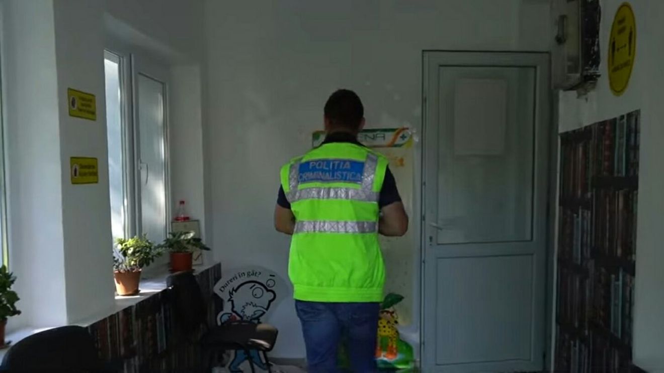 Cazul "vaccinare la chiuvetă" în Dâmbovița: Antrenorul arestat la domiciliu, soţia sub control judiciar
