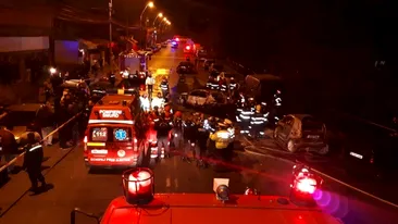 Imagini şocante! Accident grav în Capitală, marţi seară! Un mort, un rănit şi patru maşini arse