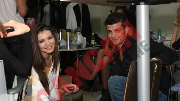Monica si Ricky, surprinsi cand se sarutau intr-un club din Brasov