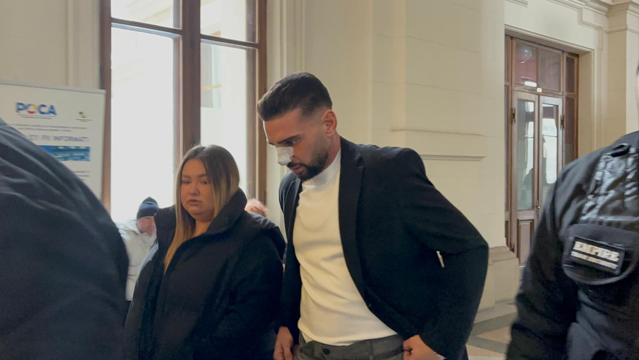 Dorian Popa merge la închisoare? Artistul a apărut la tribunal flancat de bodyguarzi și cu nasul bandajat