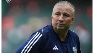 Nu i-a luat mult lui Dan Petrescu să înceapă să facă circ și în Coreea! „E o rușine. Simt presiune”