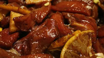 Laura Cosoi isi rasfata iubitul cu mancare sanatoasa! Vezi ce i-a gatit lui Smiley!