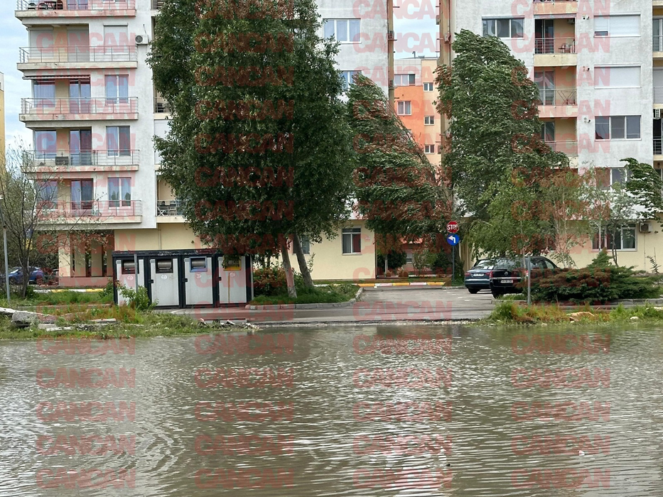 Parcările din Mamaia, inundate / sursă foto: Cancan.ro
