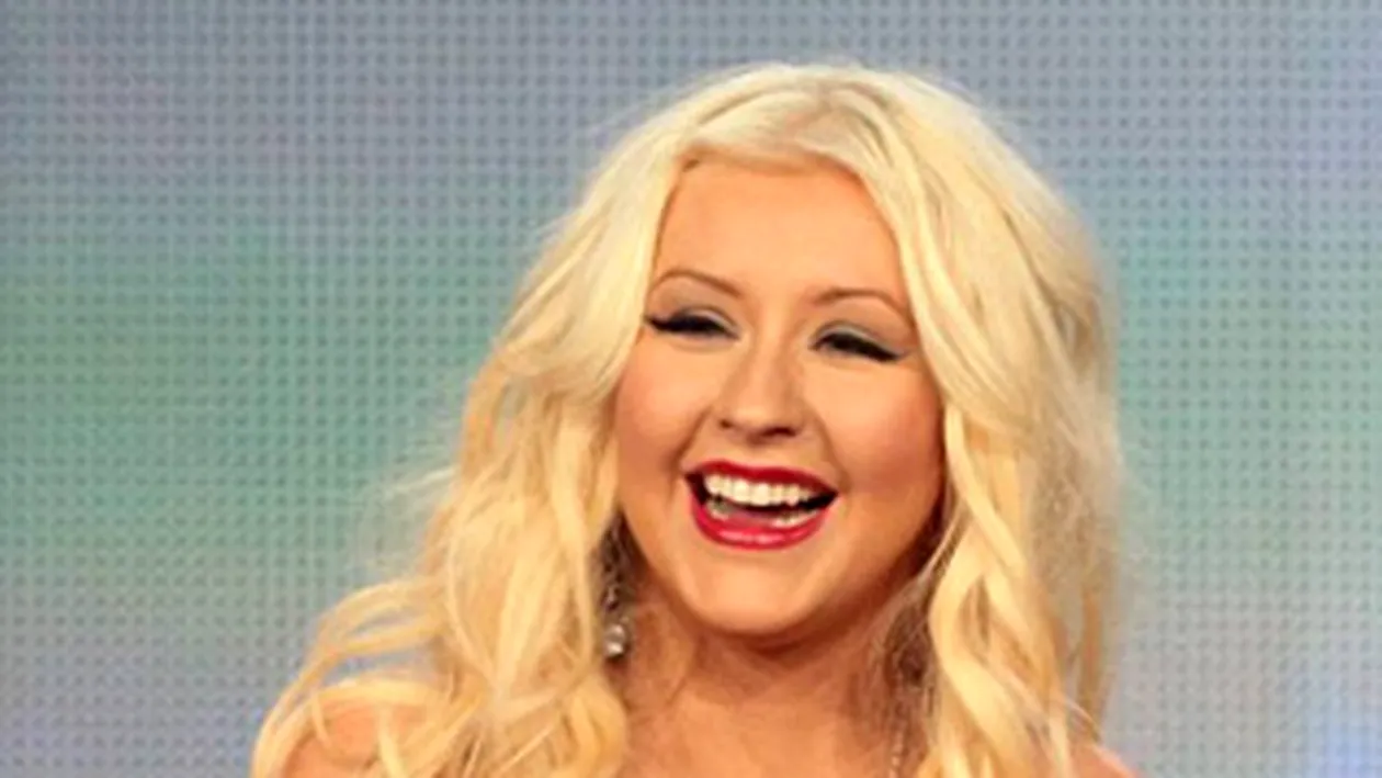 Desi e aproape de obezitate, Christina Aguilera se mandreste cu formele ei!