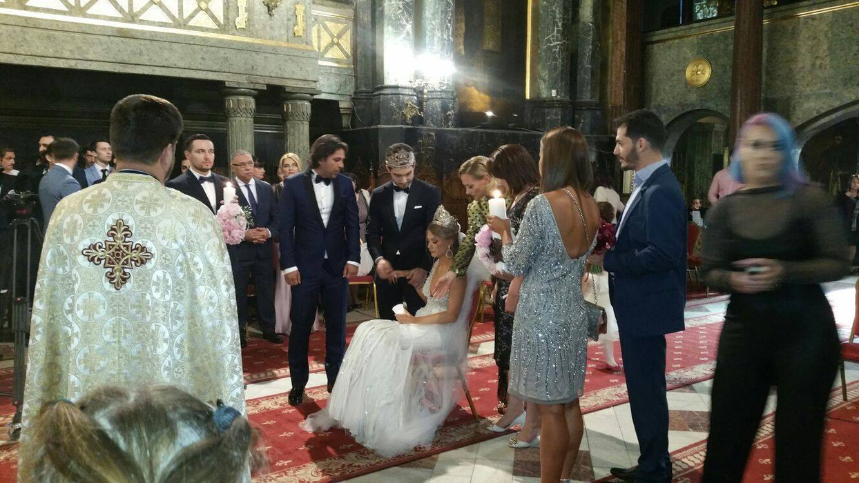 Sora DELIEI s-a căsătorit religios azi! DELIA şi soţul ei au fost naşi! Vezi imaginile LIVE de la nuntă şi de la petrecere