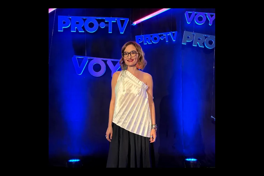Recunoști cine este vedeta PRO TV din imagine? Lucrează în trust din anul 1999