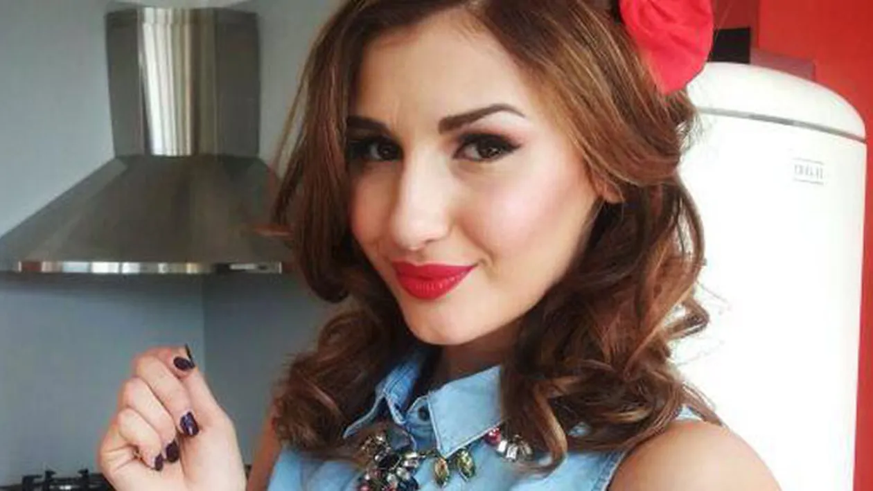 Alina Eremia s-a transformat intr-o diva sexy! A iesit in club si si-a lasat sutienul la vedere