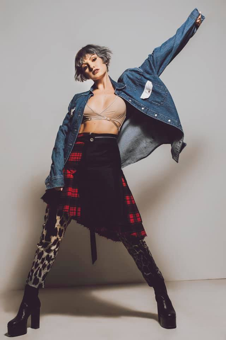 Alexandra Stan, filmată goală în cadă în timp ce cântă o manea celebră! Înregistrarea a devenit virală