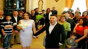 Ce tinute au purtat mirii! Gabriela Cristea si Tavi Clonda, emotii la starea civila! “Daca iesim cu bine din treaba asta...”