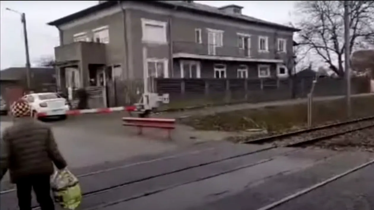 Accident mortal în județul Ilfov. O femeie a fost lovită din plin de tren, chiar pe șina de cale ferată. IMAGINI ȘOCANTE
