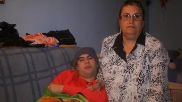 Suferinţa nu se mai termină pentru mama lui ALEX ZAMFIR, tânărul care a impresionat o ţară întreagă după ce a fost DISTRUS de etnobotanice! Mă aştept să mor în orice clipă!