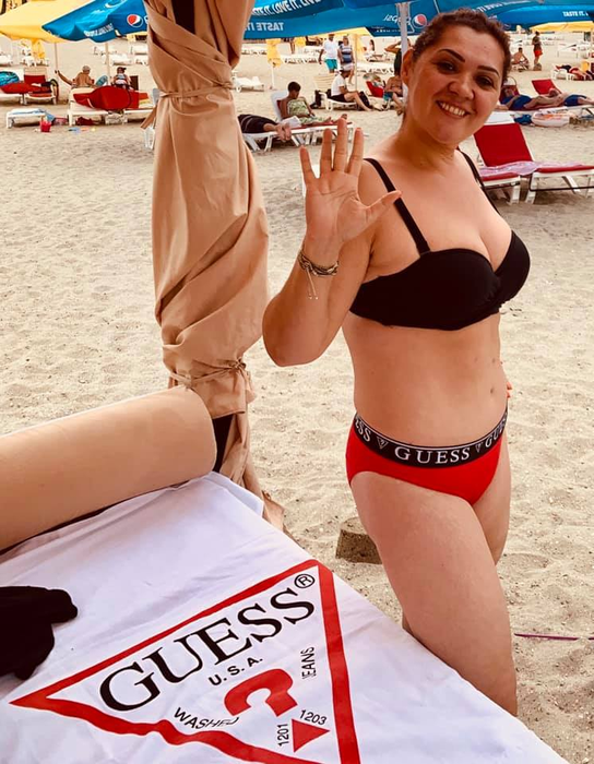 Primele poze cu Minodora în costum de baie, după ce a slăbit 38 de kg! A zis că nu se va fotografia nici pe bani astfel, dar s-a răzgândit