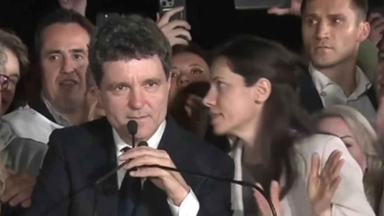 S-a aflat ce i-a spus Mirabela Grădinaru lui Nicușor Dan la ureche. Sursa foto: captură video