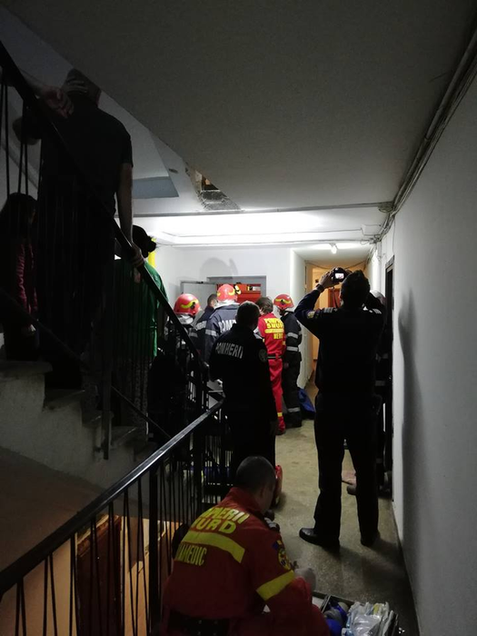 Un tânăr a căzut în gol cu liftul de la etajul trei, într-un bloc din Rahova!