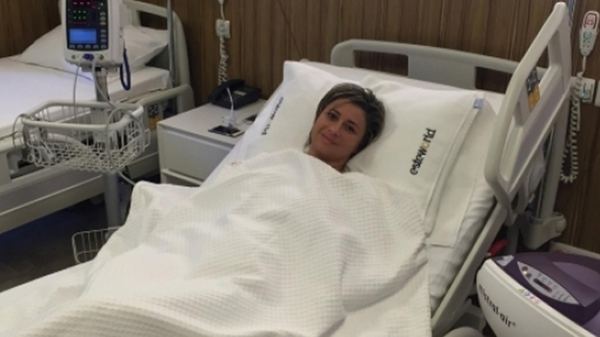 Asa arata sanii ei dupa ce a renuntat la IMPLANTURILE cu silicon! Anamaria Prodan, sedinta FOTO incendiara!