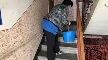 De necrezut! Câți lei primește salariu o femeie de serviciu care face curat într-un bloc din București