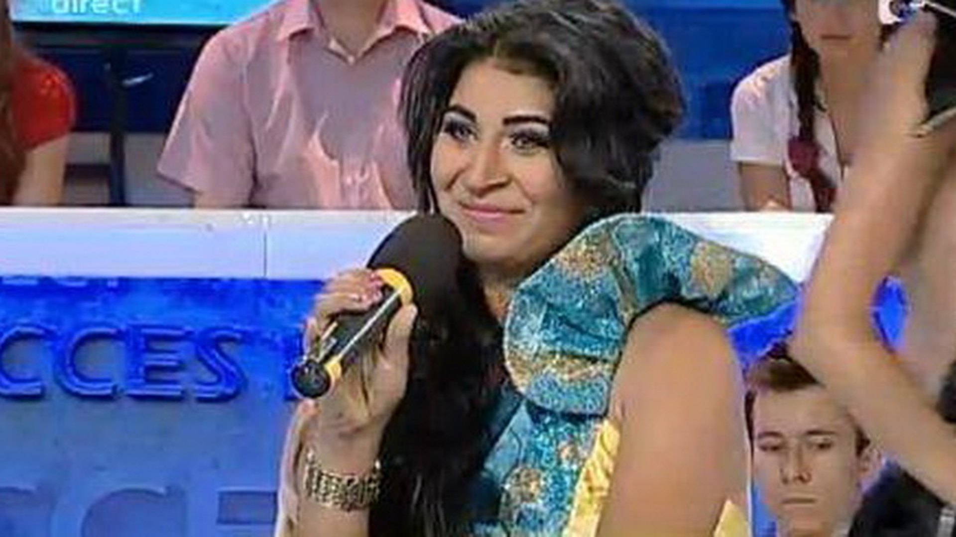 Culmea tupeului pentru sora Margeritei din Clejani! Desi e saraca lipita si plange pe la porti, isi opereaza sanii si nasul!