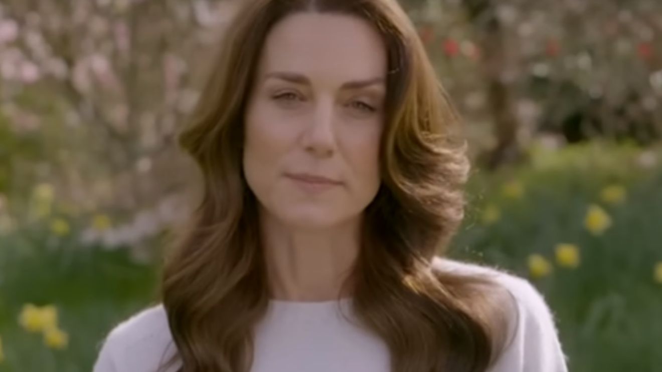 Imaginile şocante cu Kate Middleton, care i-au bulversat pe fabricanţii de teorii ale conspiraţiei: "Este o sosie, nu are cum să fie ea"