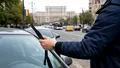 2026: Dacă ridici ștergătorul unei mașini parcate neregulamentar riști dosar penal. Se consideră infracțiune