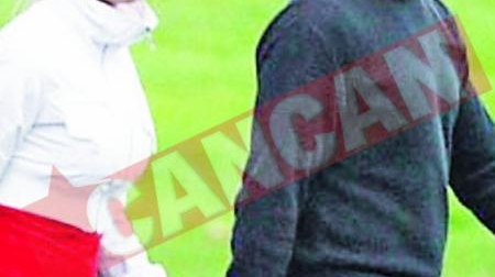 Tevez se recreeaza cu o blonda