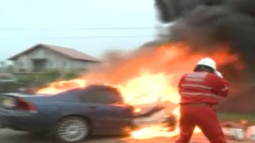 Accident GRAV in Vaslui! O masina s-a lovit de un cap de pod si A LUAT FOC