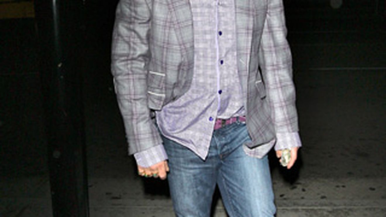 Uite cu ce teanc de dolari se plimba Mickey Rourke in mana!