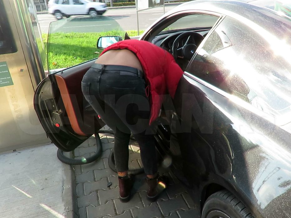 Laurette e jucăuşă foc. Am filmat-o într-o spălătorie auto în cele mai… ”nebunatice” poziţii!