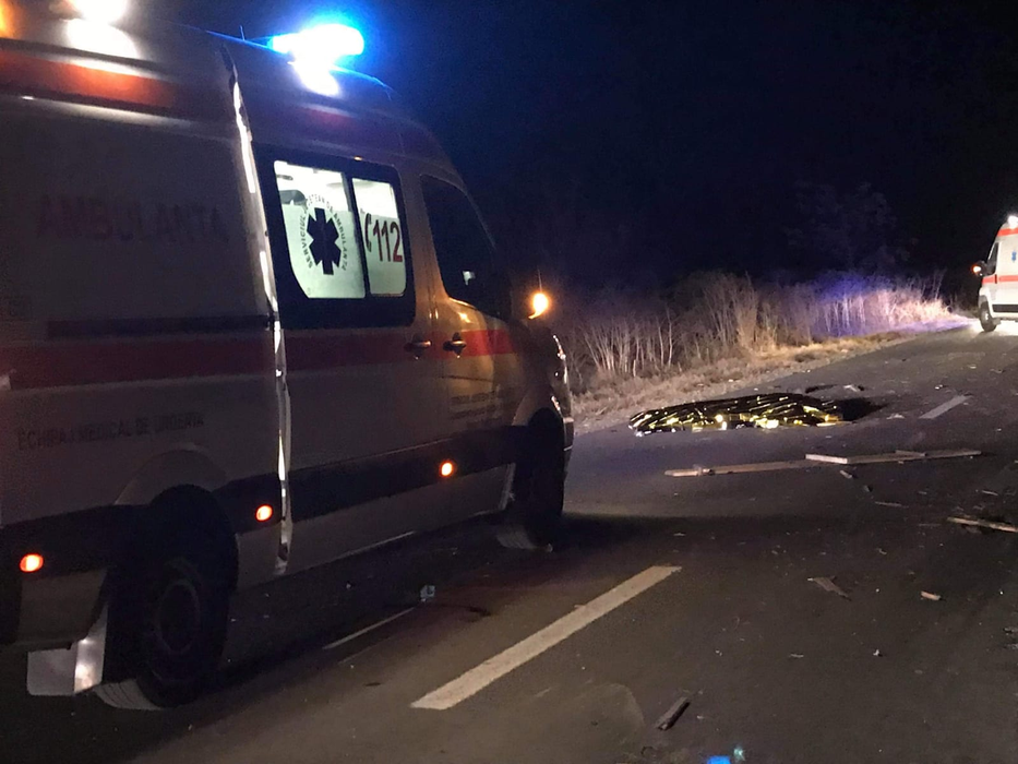 Accident cumplit în Ialomița! Un mort și 6 răniți în urma impactului dintre o mașină și o căruță