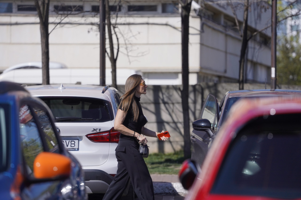 Romanița Iovan a mers la farmacie, de unde și-a cumpărat cosmetice (Foto: CANCAN.RO)