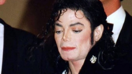 Detalii șocante au ieșit la iveală! Autopsia lui Michael Jackson: oasele erau zgâriate de ace și era plin de tăieturi pe spate