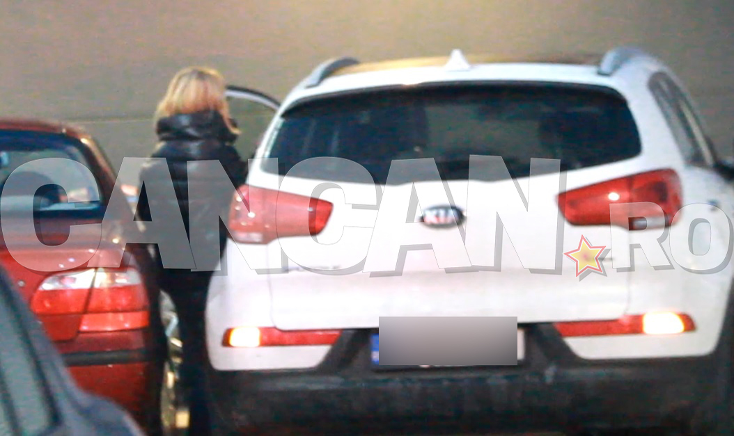 Vedeta Antenei s-a ”metamorfozat” în ajun de Crăciun! Am filmat-o pe Simona Gherghe cu mopul prin parcare! Prezentatoarea TV arată că, dincolo de ”sticlă”, e şi… gospodină iscusită!