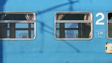 Un barbat de 70de ani a murit, incercand sa coboare dintr-un tren aflat in mers