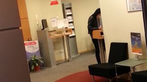 Obrazul subtire cu cheltuiala se tine! Rocsana Marcu scoate un teanc cu bani de la bancomat si ii sparge pe farduri!