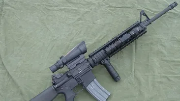 Detalii incredibile ale atacului cu Kalasnikov, din Vitan! Blocul in care locuieste victima este ciuruit de gloante